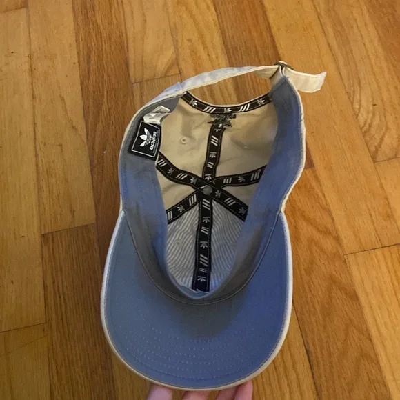 ADIDAS tan hat - Picture 4 of 6